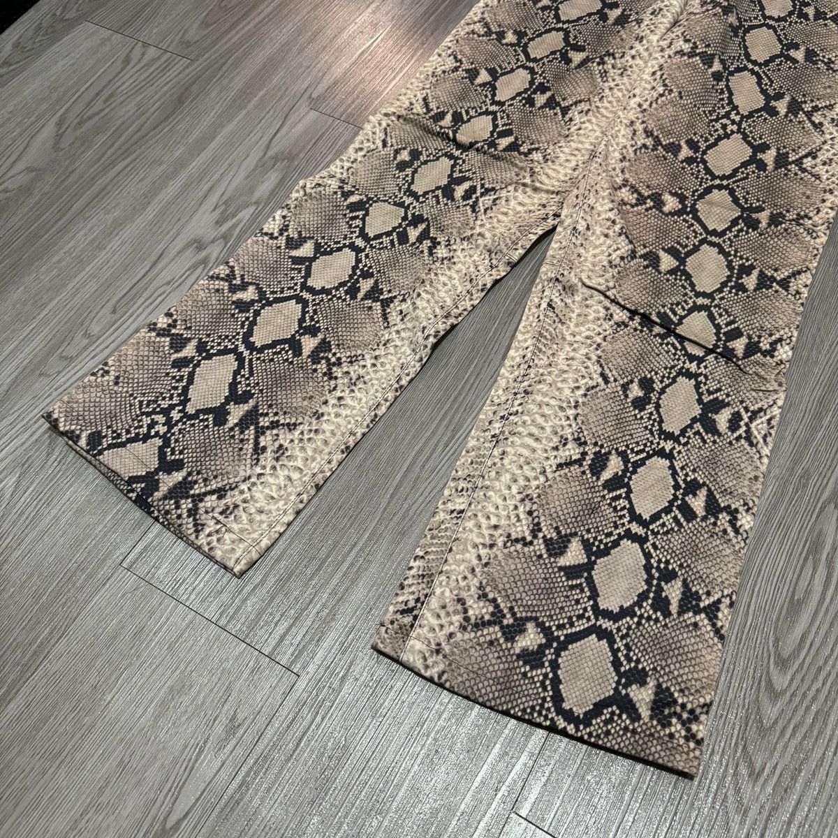 Japanese Brand Japanese Brand Men's batsu Snake Print Long Pants Size US 30 / EU 46 - 3 Thumbnail