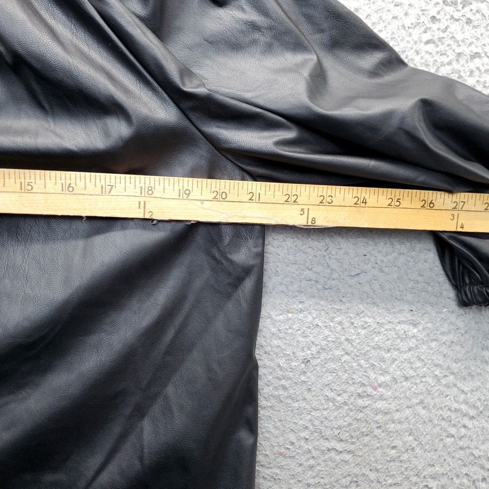 Vintage Who What Wear Faux Leather Top Womens M Black Balloon Sleeve Keyhole Front Size M / US 6-8 / IT 42-44 - 3 Thumbnail