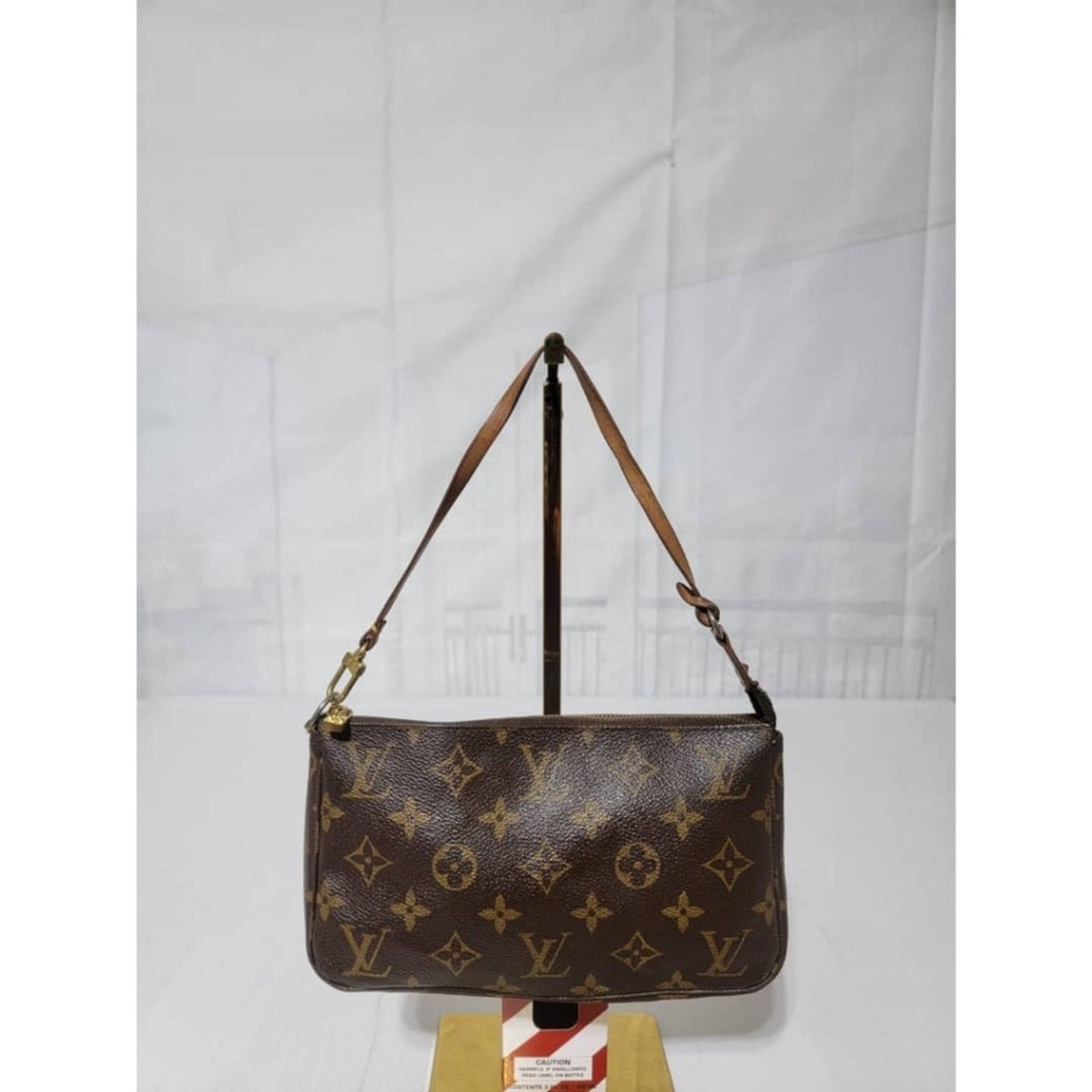 Louis Vuitton Authentic LOUIS VUITTON Monogram Pochette Accessoires Brown Size ONE SIZE - 1 Thumbnail
