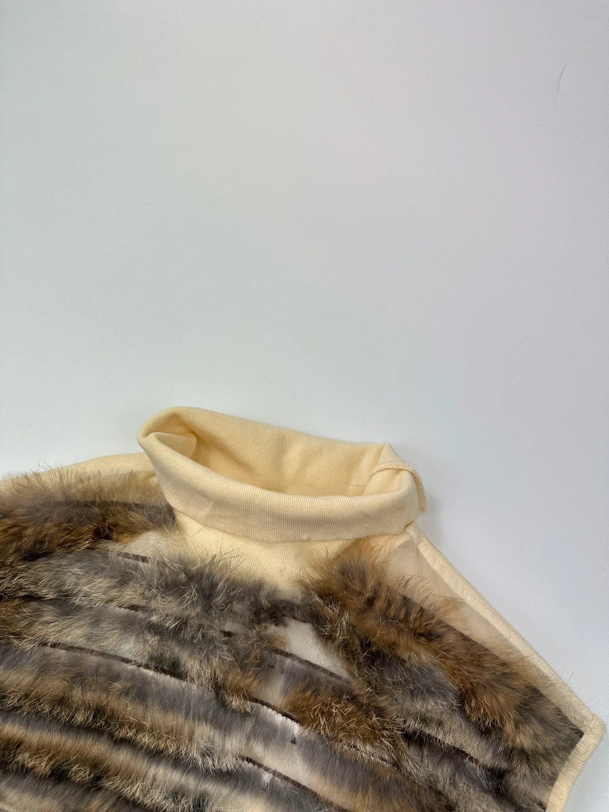Gianfranco Ferre GianFranco Ferre Early 00’s Sleeveless Top Beige Fur & Mesh Size S / US 4 / IT 40 - 4 Thumbnail