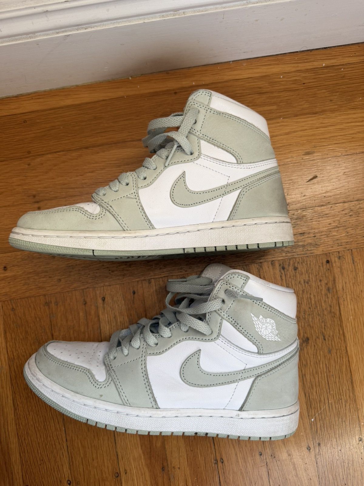 Jordan Brand Nike Air Jordan 1 High Light Green Women’s 7.5 (M 6) – Used Size US 7.5 / IT 37.5 - 2 Thumbnail