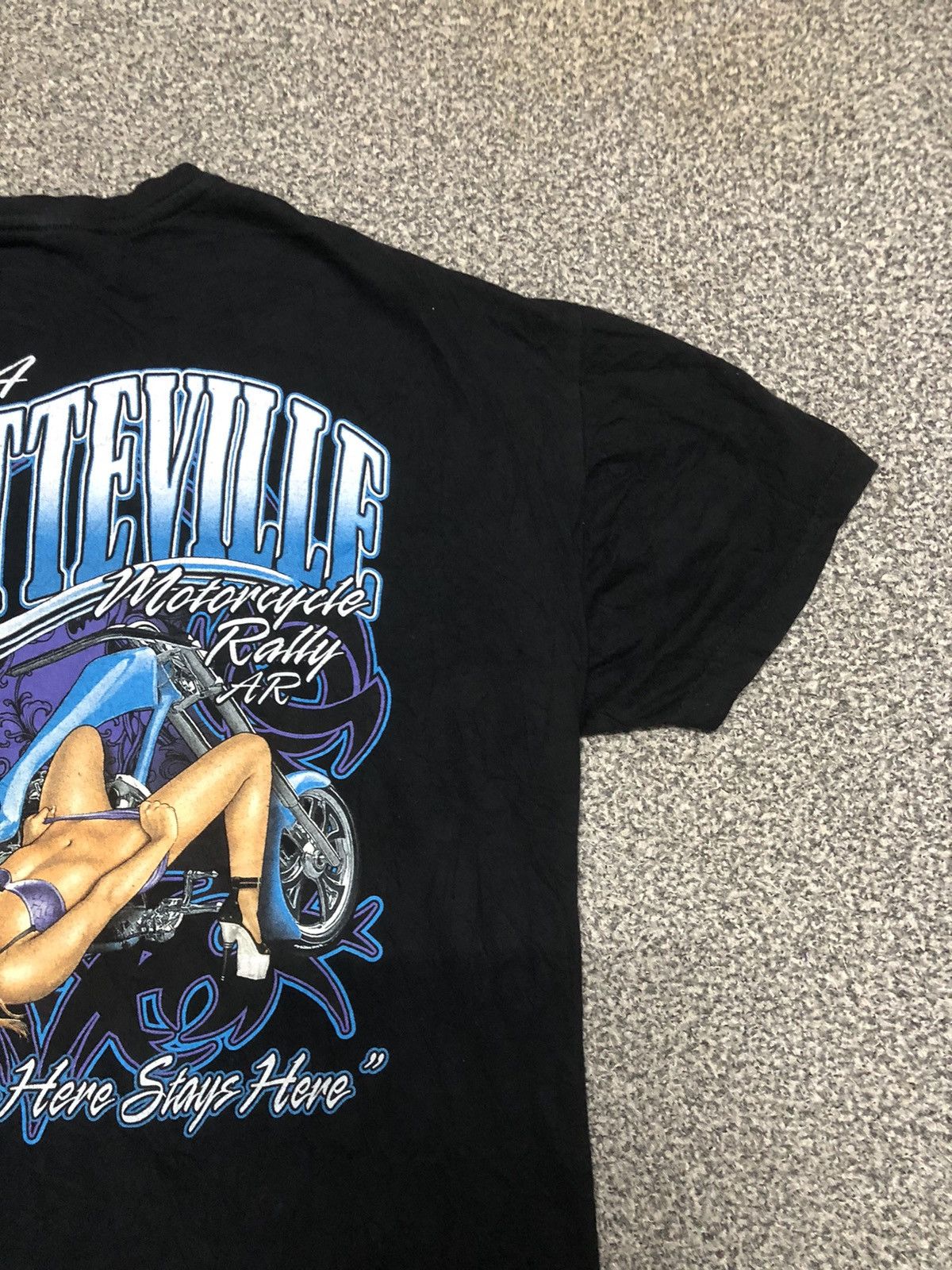 Harley Davidson × Vintage Vintage Y2K Fayetteville Motorcycle Rally Girl Backhit Tee Size US XL / EU 56 / 4 - 11 Thumbnail