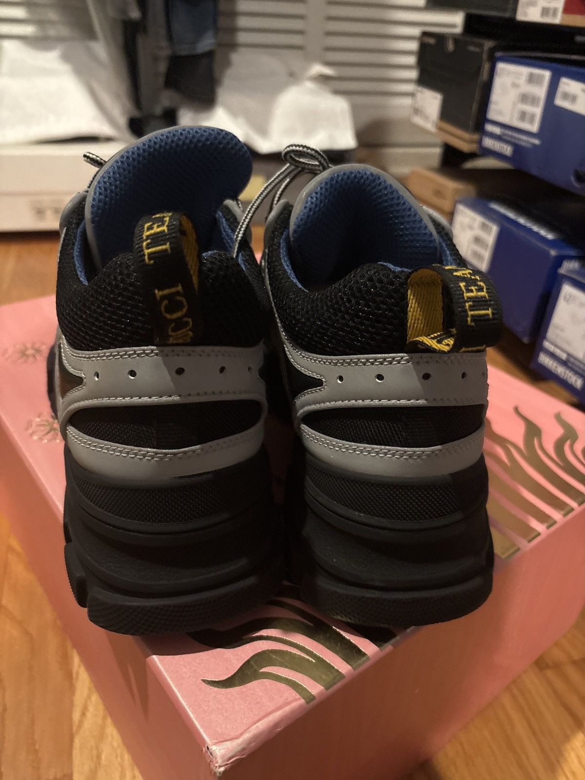 Gucci Gucci reflective flashtrack size 9 special edition box 2018 Size US 9 / EU 42 - 7 Thumbnail