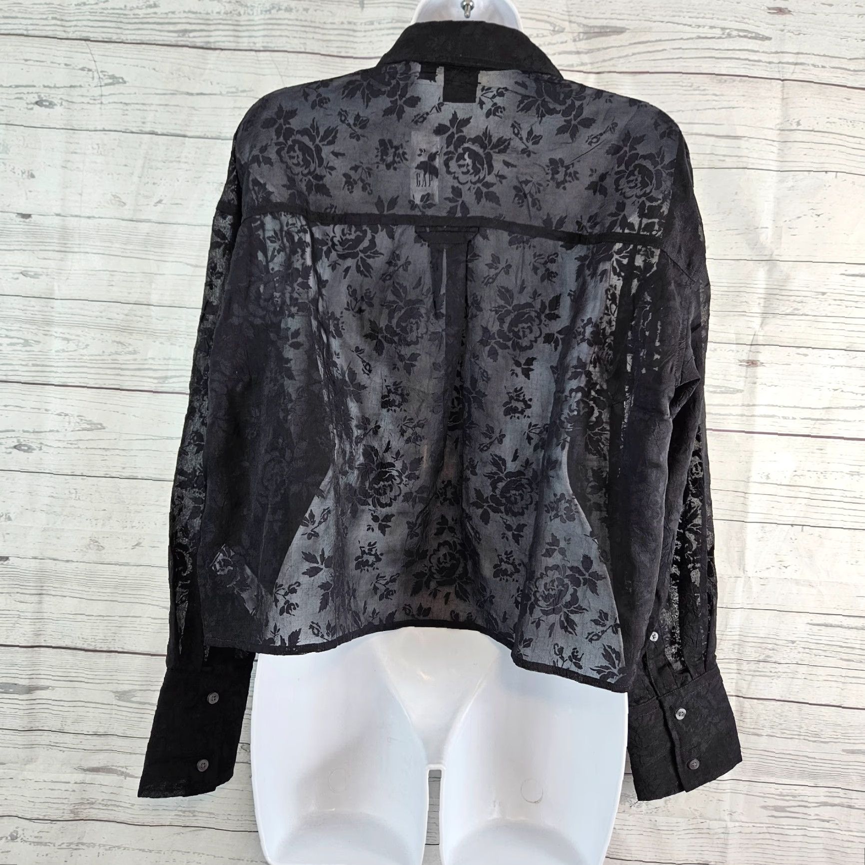 Gap Gap Button-Up Shirt Womens Small Black Floral Semi Sheer Long Sleeve NYLON Polyester Classic 90s Style Womens Gap Shirt Size S / US 4 / IT 40 - 3 Thumbnail
