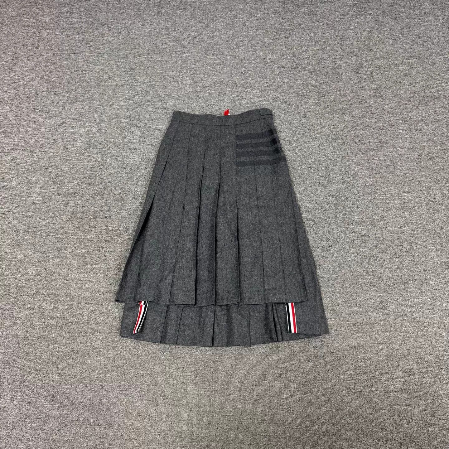 Thom Browne TB 4-Stripe Wool Pleated Gray Skirt 40 99 New Size 27" / US 4 / IT 40 - 1 Thumbnail