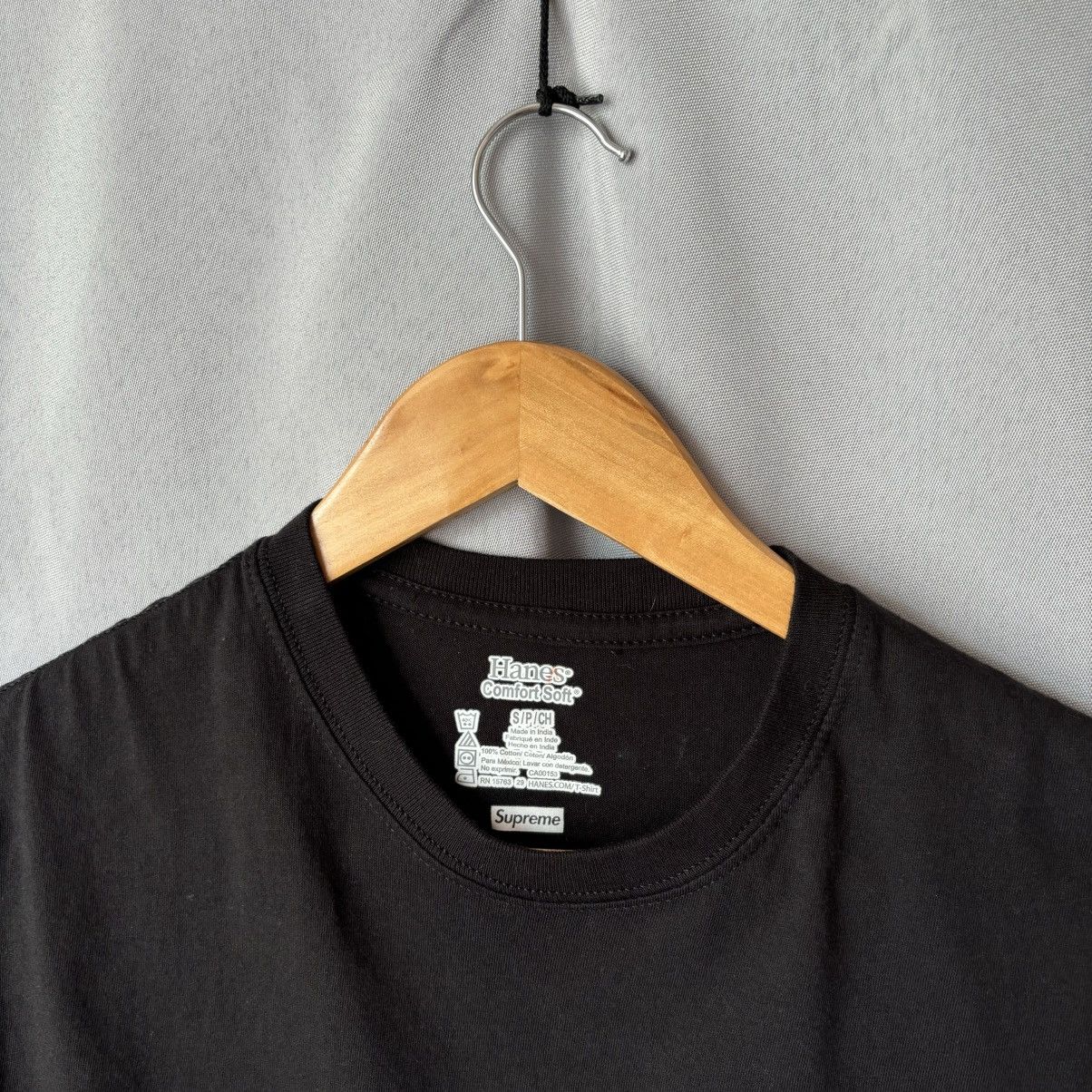 Hanes × Supreme Supreme Hanes basic tee black small streetwear rare Size US S / EU 44-46 / 1 - 3 Thumbnail