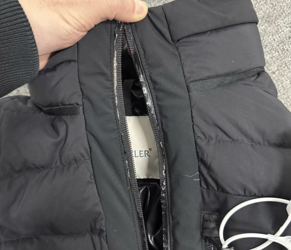 Moncler Moncler Down Jacket with Sleeve Logo J16 Size US S / EU 44-46 / 1 - 8 Thumbnail