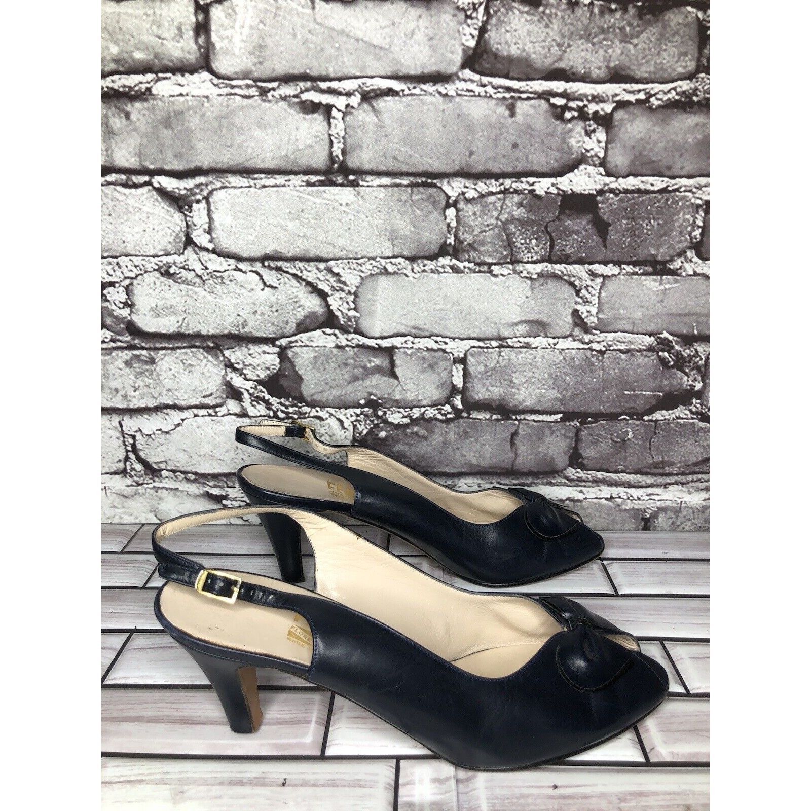 Salvatore Ferragamo Salvatore Ferragamo Navy Blue Leather Bow Peep Toe Heels Wom Size US 9 / IT 39 - 3 Thumbnail