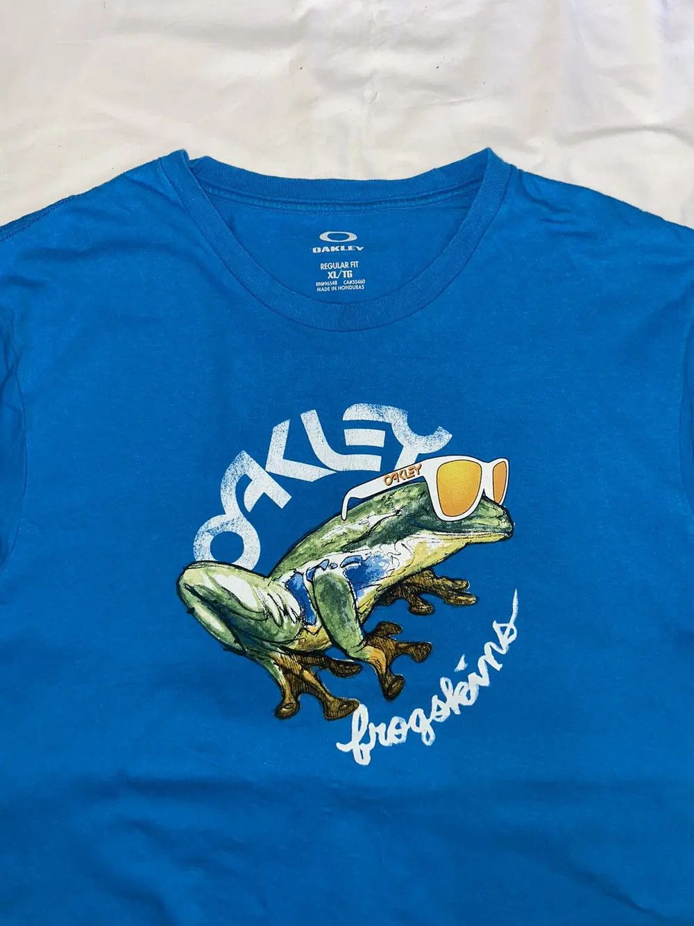 Oakley VINTAGE OAKLEY FROGSKINS GORPCORE STREETWEAR T SHIRT Y2K SKA Size US XL / EU 56 / 4 - 2 Thumbnail