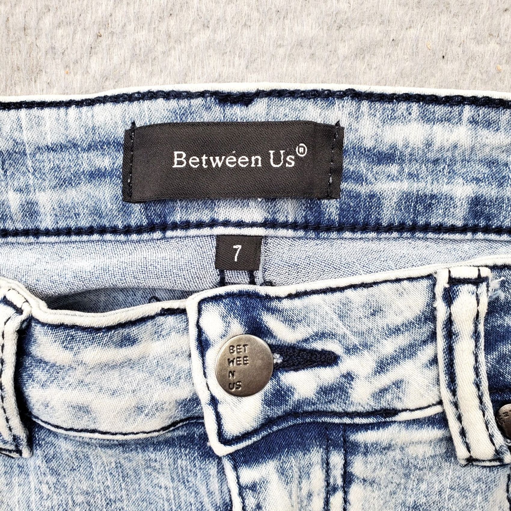 Vintage Between Womens Size 7 Between Us Cargo Jeans Denim Stretch Pockets Skinny Regular Blue 27" Inseam 34.5" Outseam Pre-owned Size 28" / US 6 / IT 42 - 7 Thumbnail
