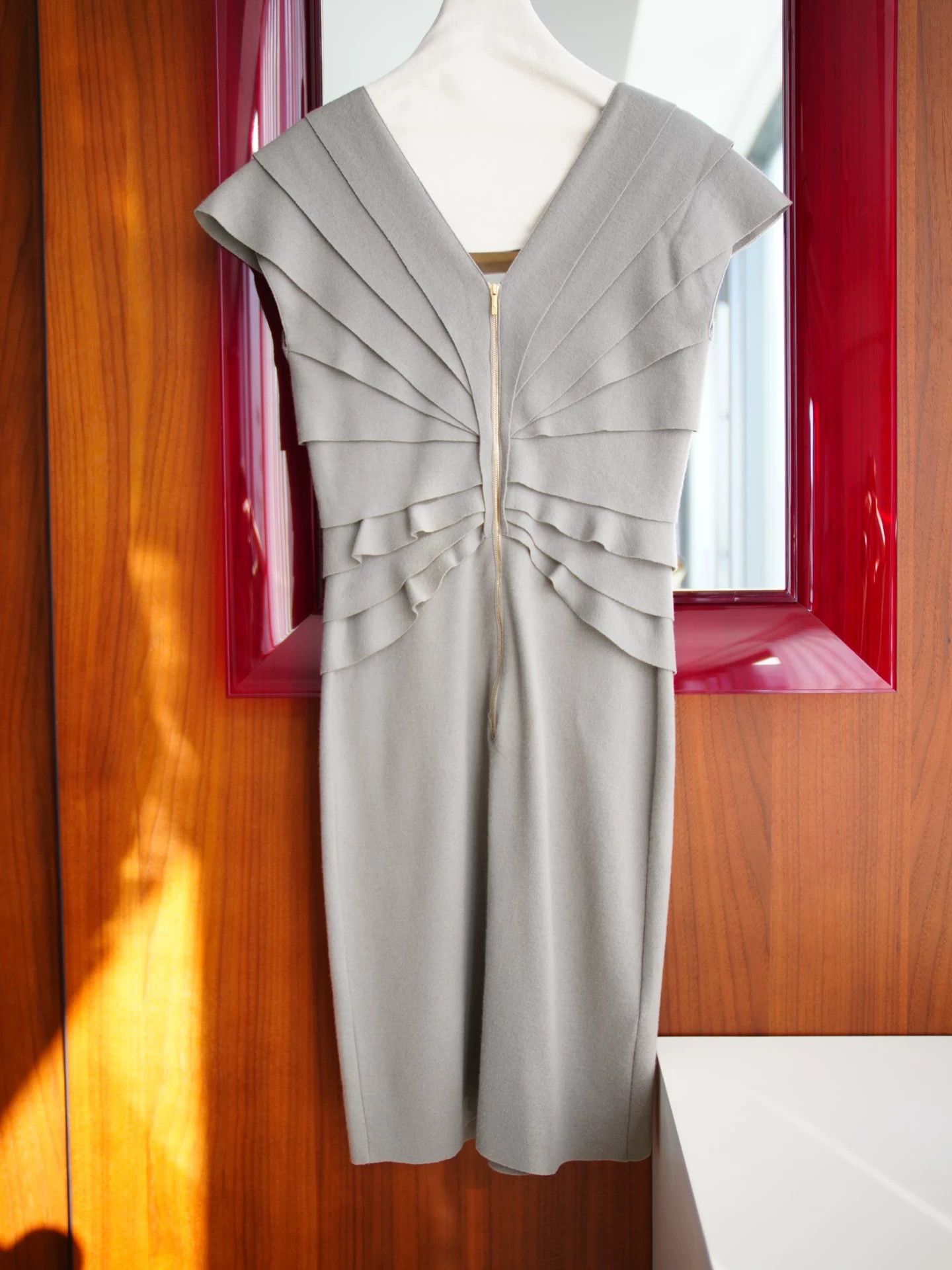 Fendi Fendi Gray Wool Ruffled Front/Back V-Neck Fitted Dress Size S / US 4 / IT 40 - 5 Thumbnail