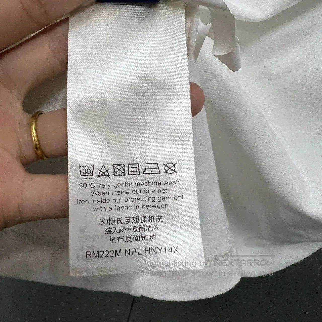 Louis Vuitton louis vuitton small v embroidered short sleeve tee. Size US L / EU 52-54 / 3 - 5 Thumbnail