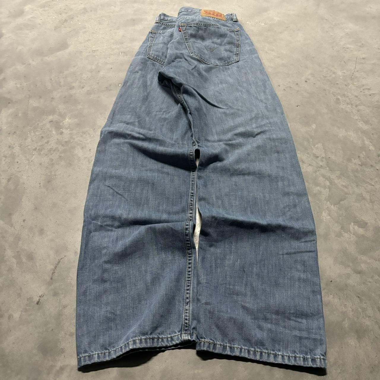 Levi's × Vintage Crazy Vintage Y2K/2000s Grunge Levi’s Medium Wash Essential Denim Jeans! Size US 34 / EU 50 - 4 Thumbnail