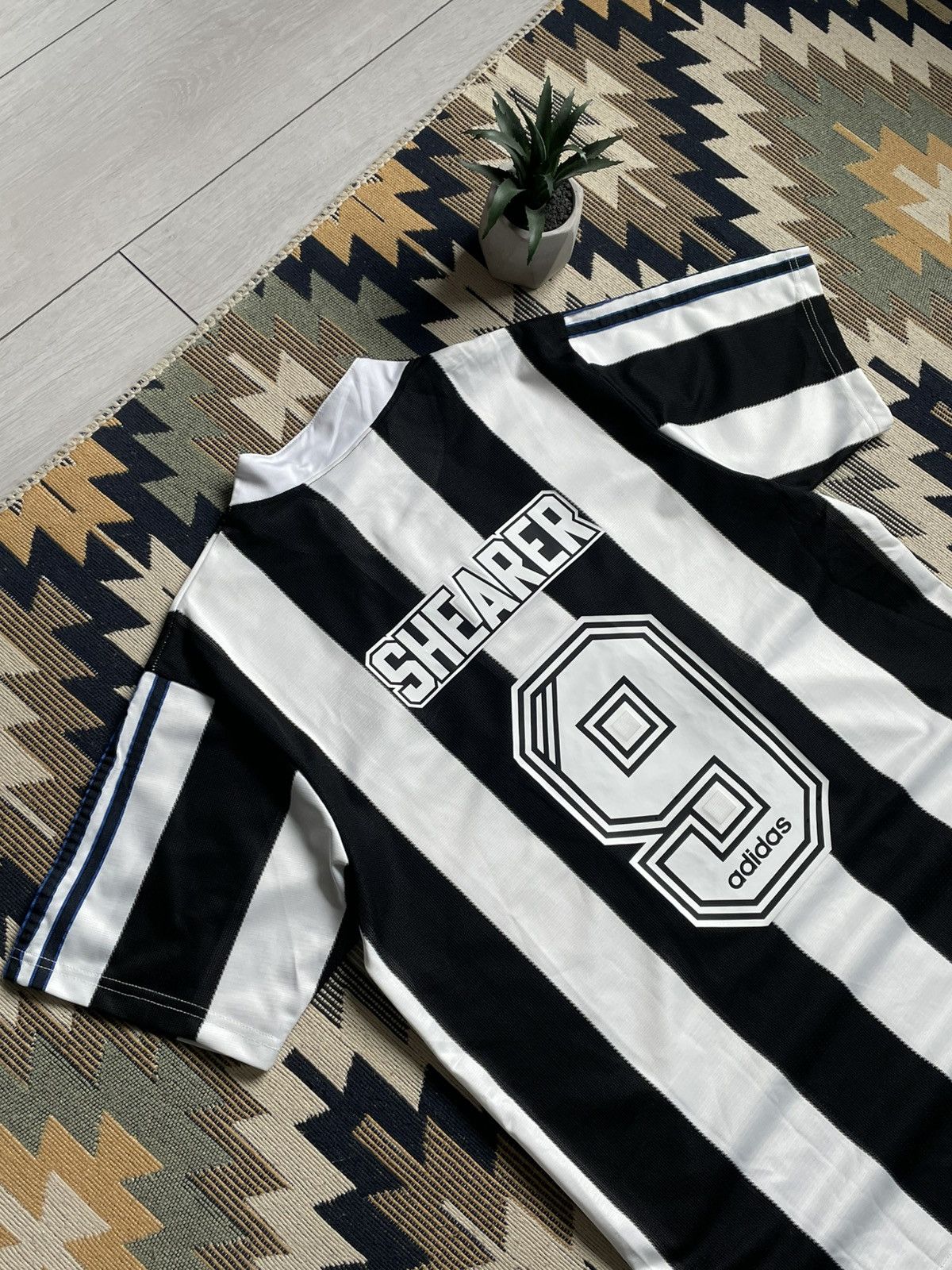 Adidas × Vintage Vintage NewCastle United 1995/97 #9 Shearer Soccer Jersey Size US L / EU 52-54 / 3 - 7 Thumbnail