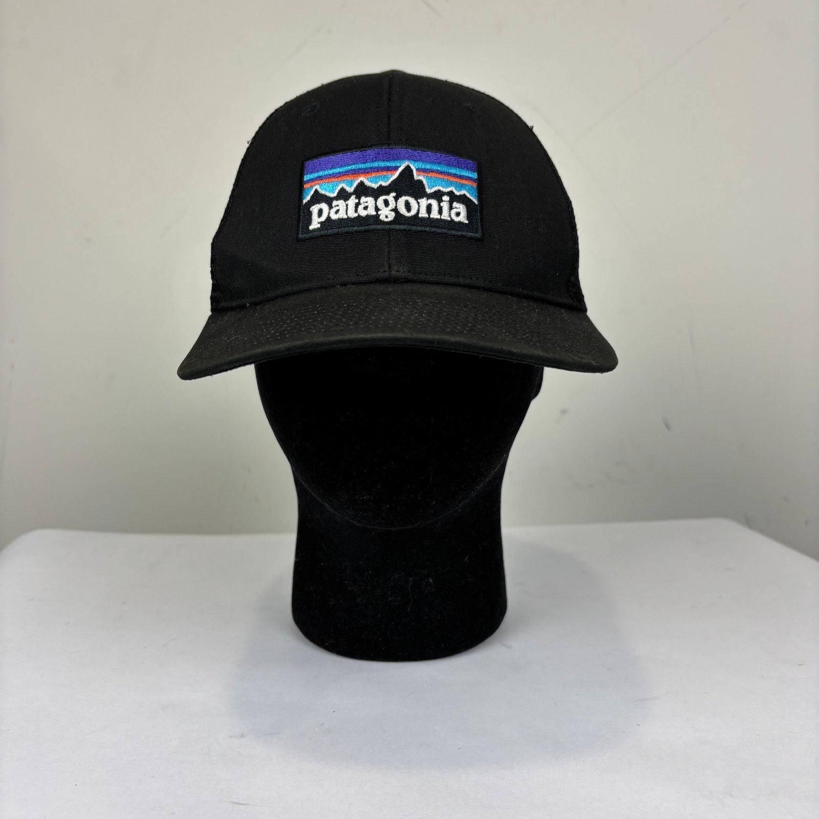 Patagonia Patagonia P-6 Logo Mesh Trucker Hat Snapback Gorpcore Size ONE SIZE - 2 Thumbnail