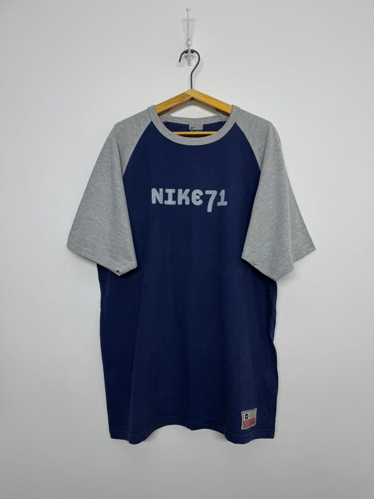 Nike Vintage Y2k Nike Big Logo Swoosh T-Shirt Size US L / EU 52-54 / 3 - 1 Thumbnail
