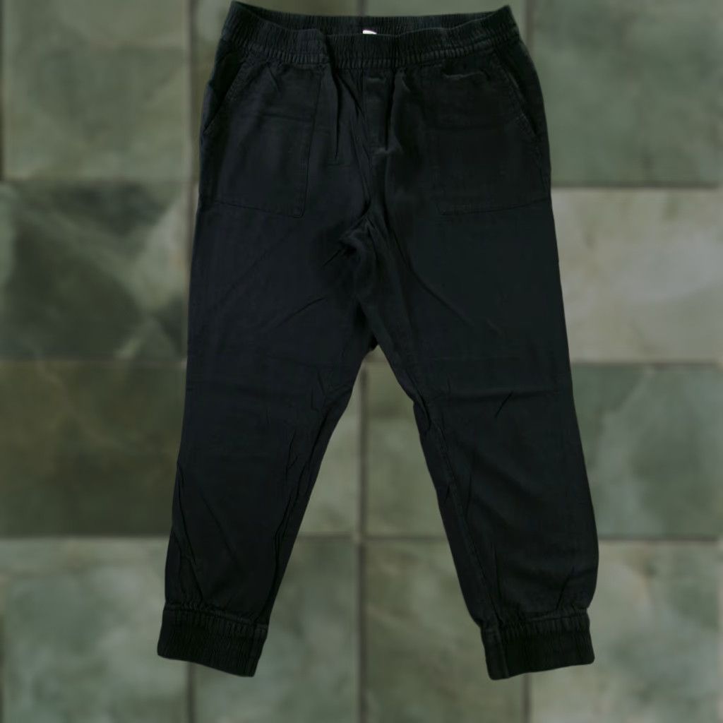 Old Navy Old Navy Jogger Pants Women M Black Elastic Waist Cuffed Front Patch Pockets Size 32" / US 10 / IT 46 - 1 Thumbnail