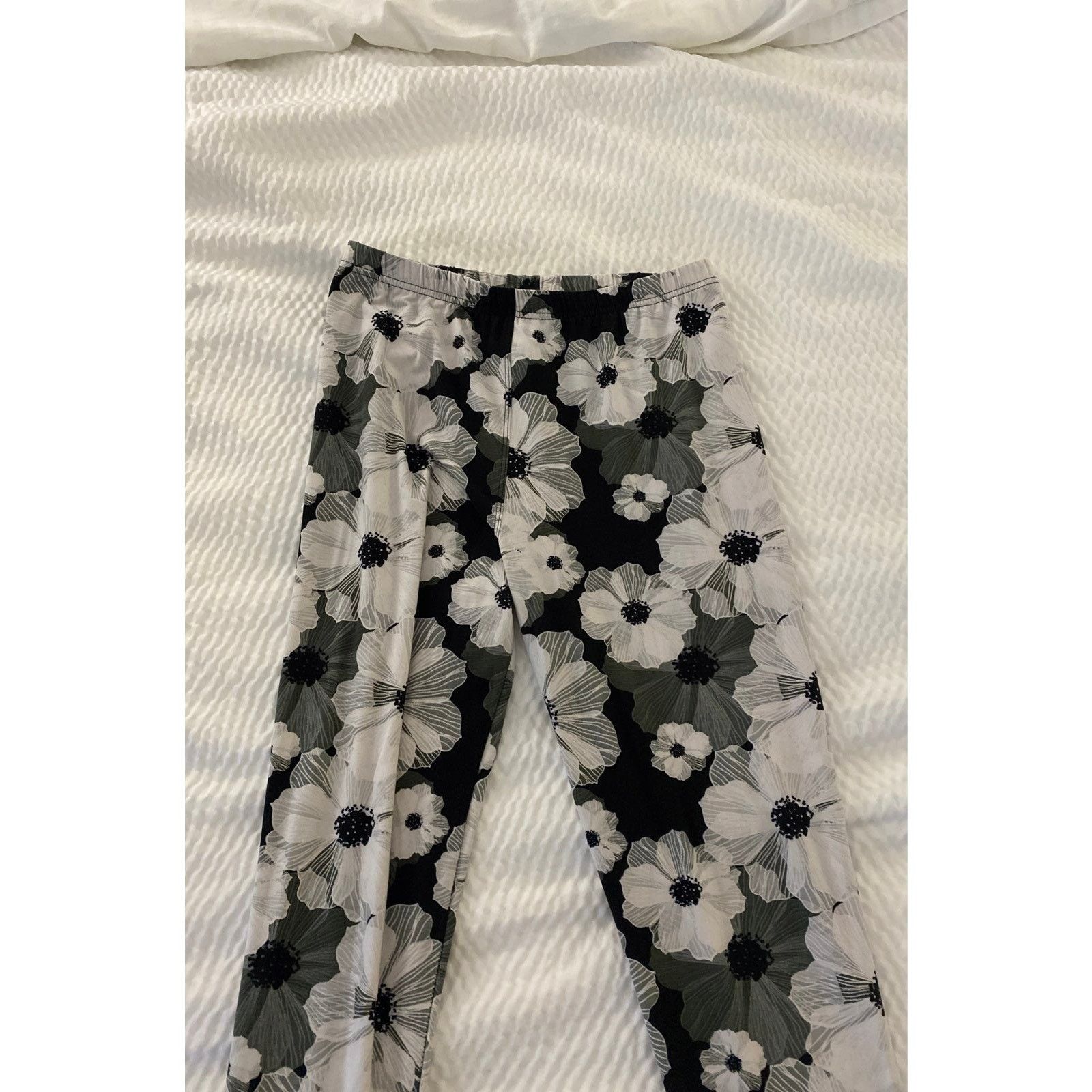 Other Agnes & Dora Floral Leggings - Size L - Black/White - EUC Size 34" / US 12 / IT 48 - 1 Thumbnail