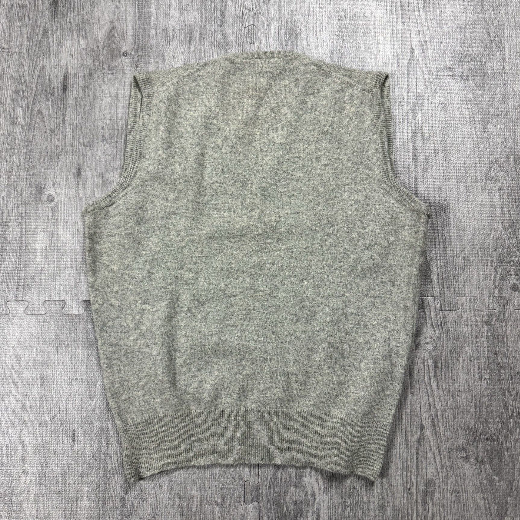 Vintage VINTAGE TRICOHAR AUSTRALIAN LAMBSWOOL V-NECK SWEATER VEST MENS LARGE GRAY HEATHERED CLASSIC Size US L / EU 52-54 / 3 - 5 Thumbnail