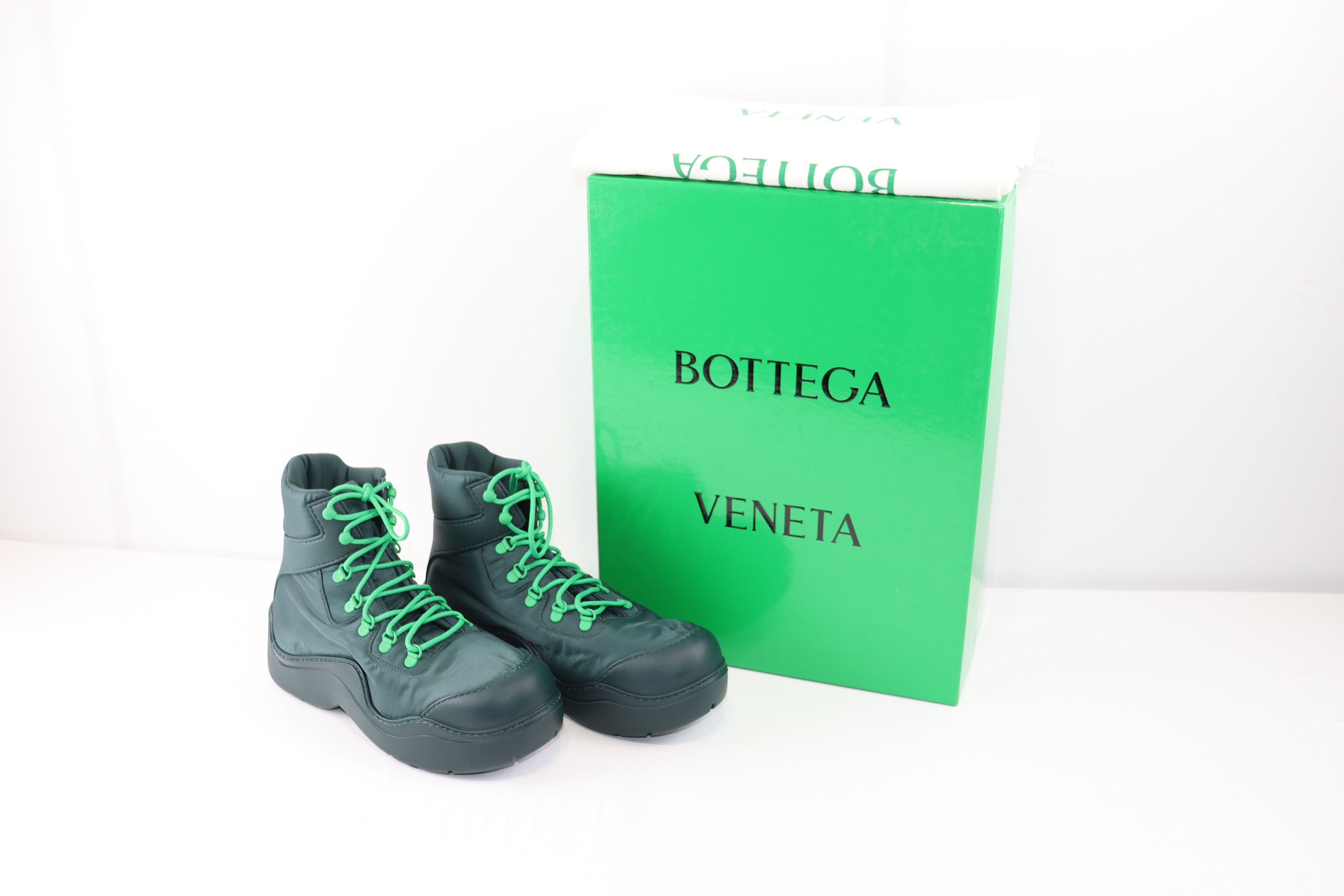 image of Bottega Veneta O1Rshd1 Bomber Puddle Ankle Boots In Inwell / Grass in Inwell/Grass, Men's (Size 9)
