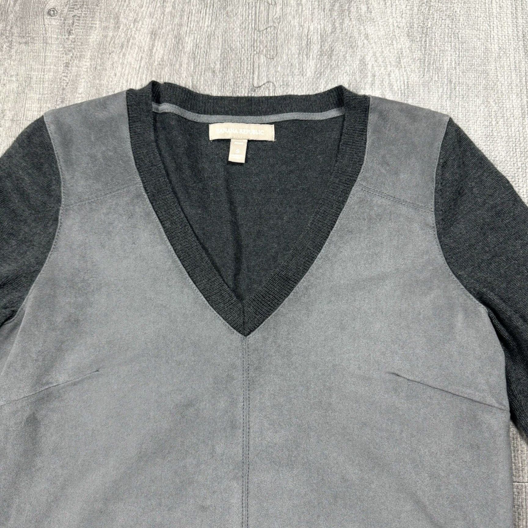 Banana Republic BANANA REPUBLIC WOMENS SUEDE FRONT OXIDE GREY V-NECK SWEATER PS KNIT FORMAL SHIRT? Size S / US 4 / IT 40 - 2 Thumbnail
