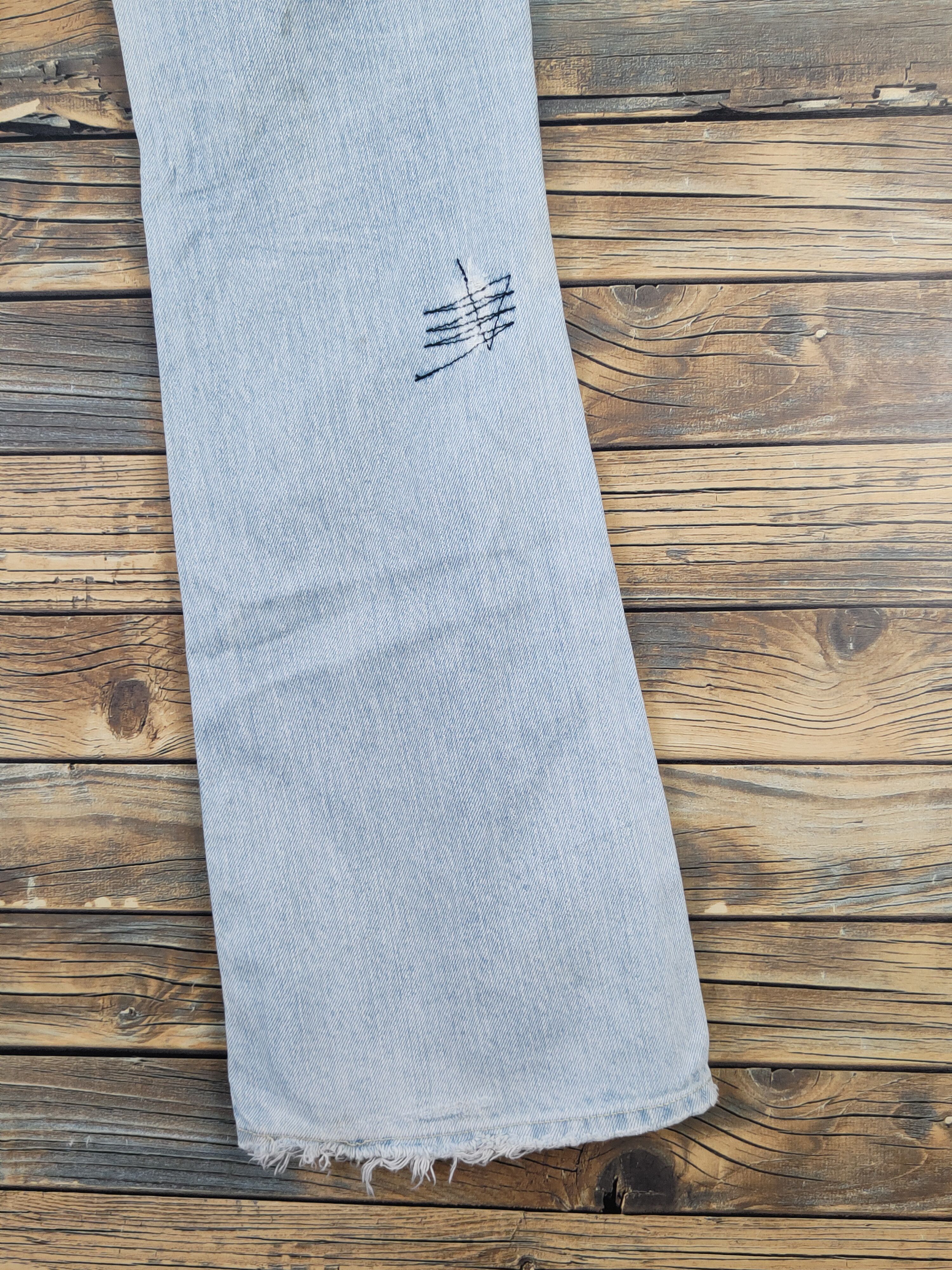 Japanese Brand Roxy Light Blue Distressed Ripped denim Jeans #W1698 Size 28" / US 6 / IT 42 - 12 Thumbnail