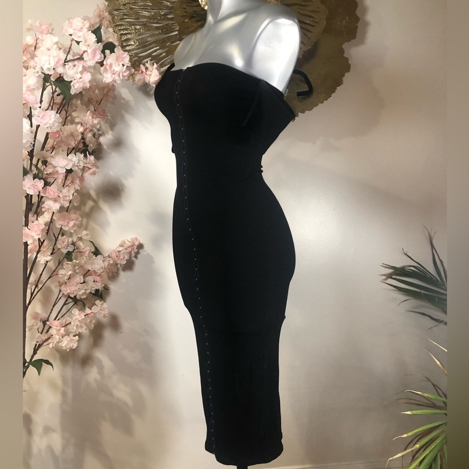 Reformation Reformation Dress Body con front clasp row design Size M / US 6-8 / IT 42-44 - 3 Thumbnail