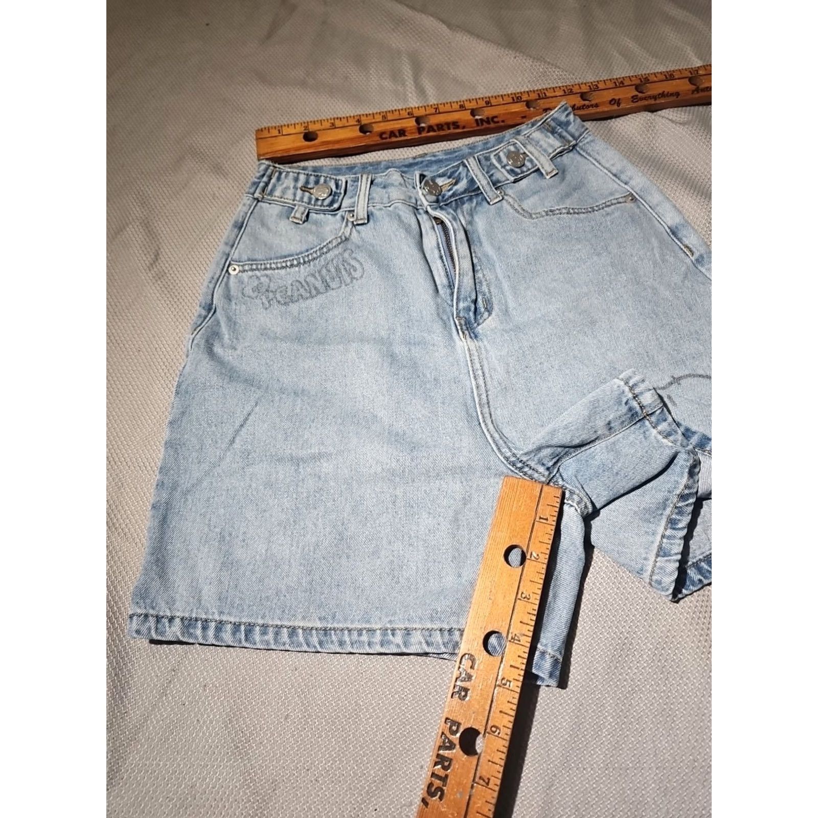 Peanuts Ledin Peanuts Shorts Womens Medium Blue Denim Snoopy Graphic Print Casual Pants Size 32" / US 10 / IT 46 - 7 Thumbnail
