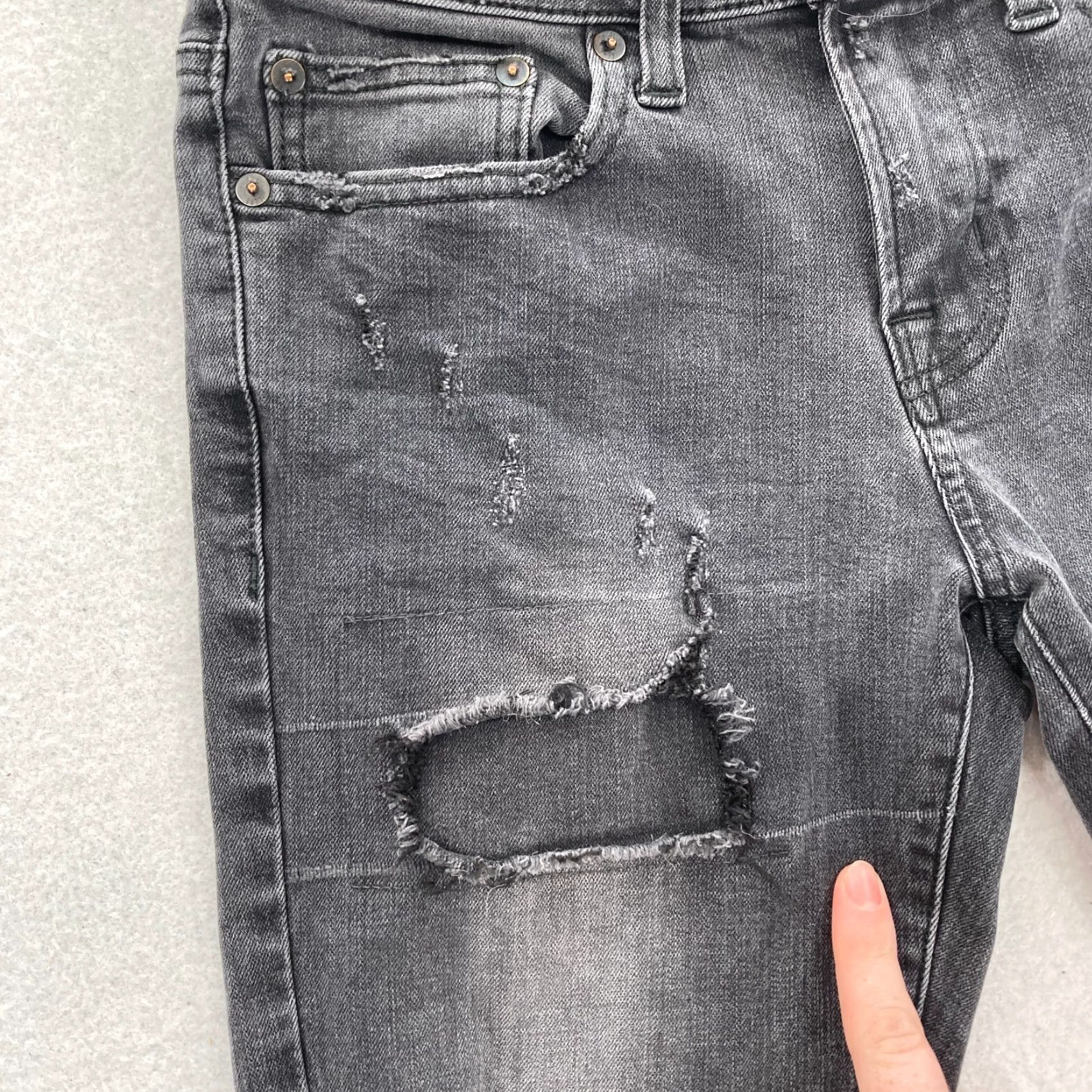 American Eagle Outfitters American Eagle Outfitters Skinny Jeans Mens 29x32 Black Stretch Denim Distressed Destroyed Size US 29 - 4 Thumbnail