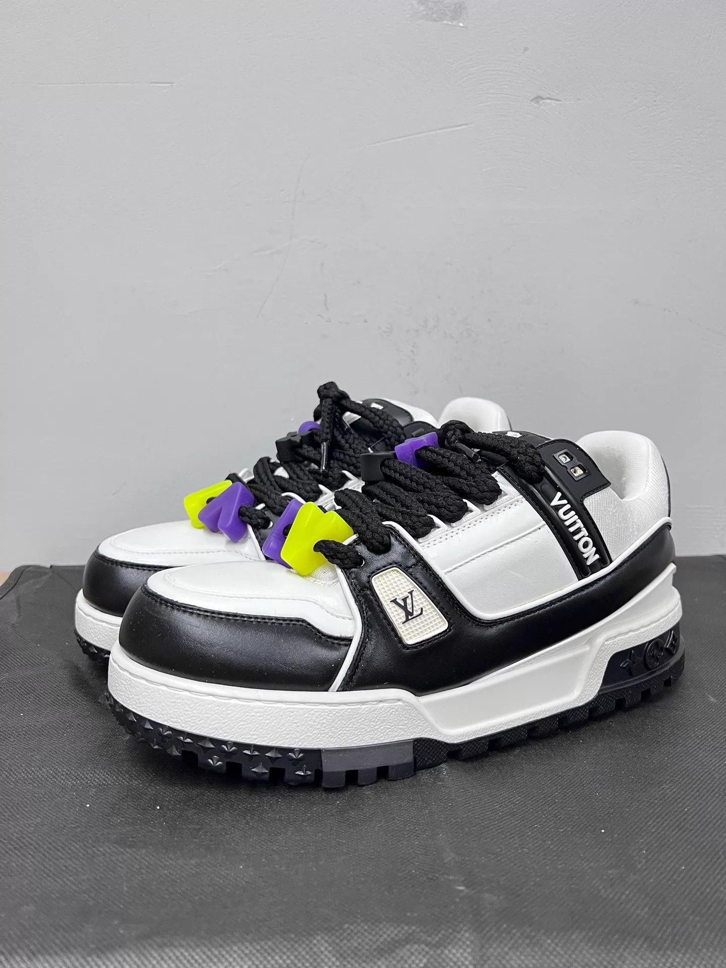 Louis Vuitton LV Trainer Maxi Black White 8/42 Mint Worn 2x Box Size US 9 / EU 42 - 1 Thumbnail