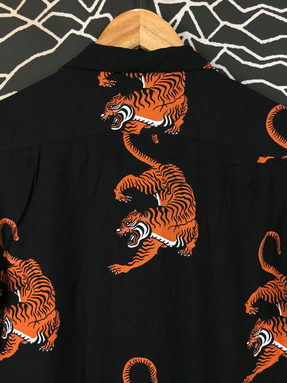 MOUSSY Azul by Moussy Tiger All Over Print Open Collar Rayon Shirt Size US S / EU 44-46 / 1 - 7 Thumbnail