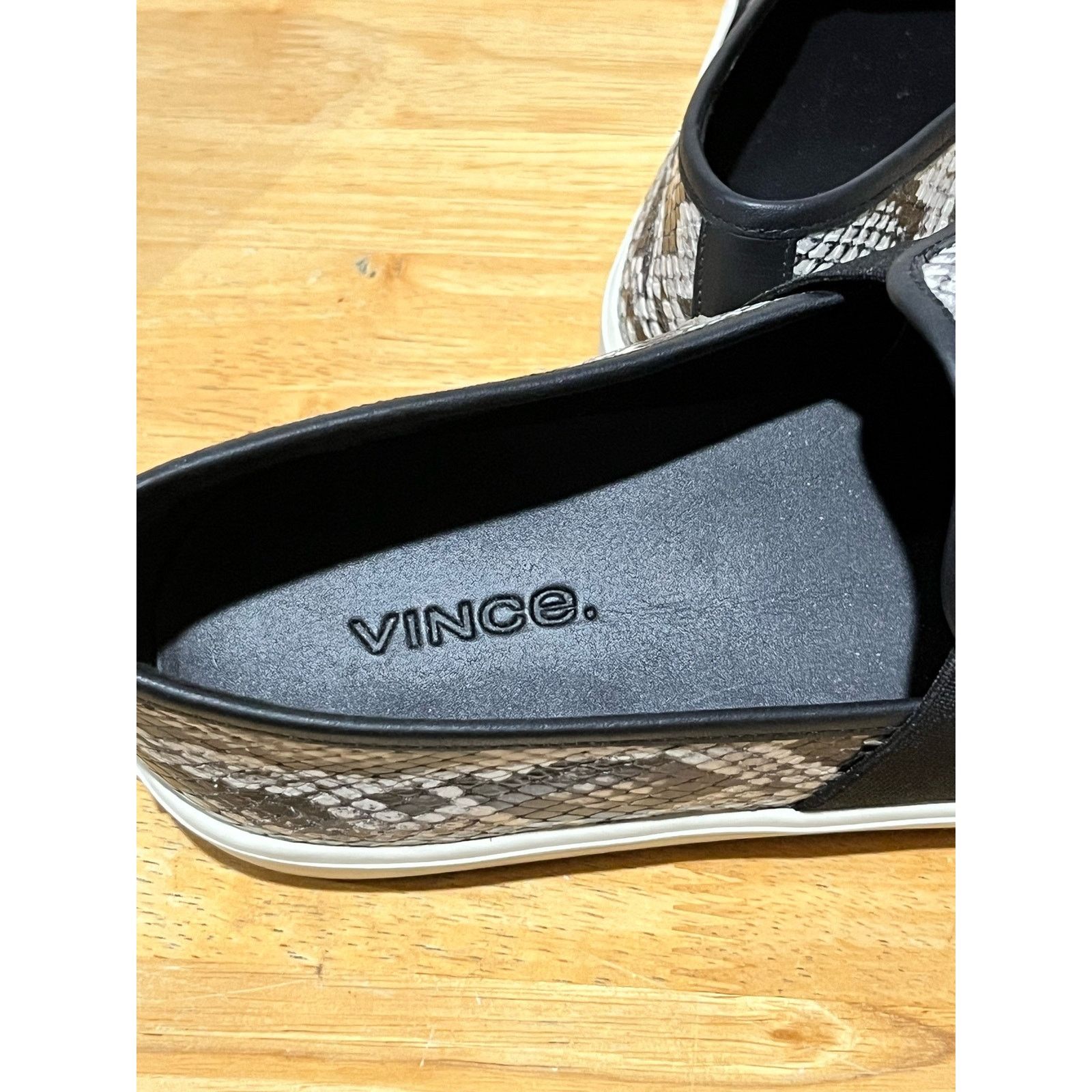 Vince Vince Slip On Shoes Womens 7 Gray Leather Snake Print Casual Size US 7 / IT 37 - 7 Thumbnail