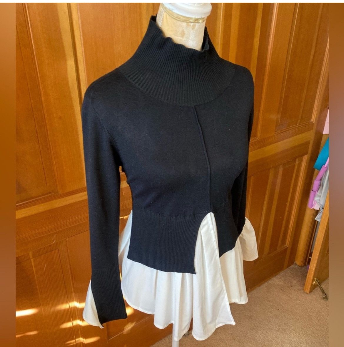 Designer × Other NWT, Lavishly Paris Mock Neck Two Tone Ruffle Hem Sweater Size S / US 4 / IT 40 - 5 Thumbnail