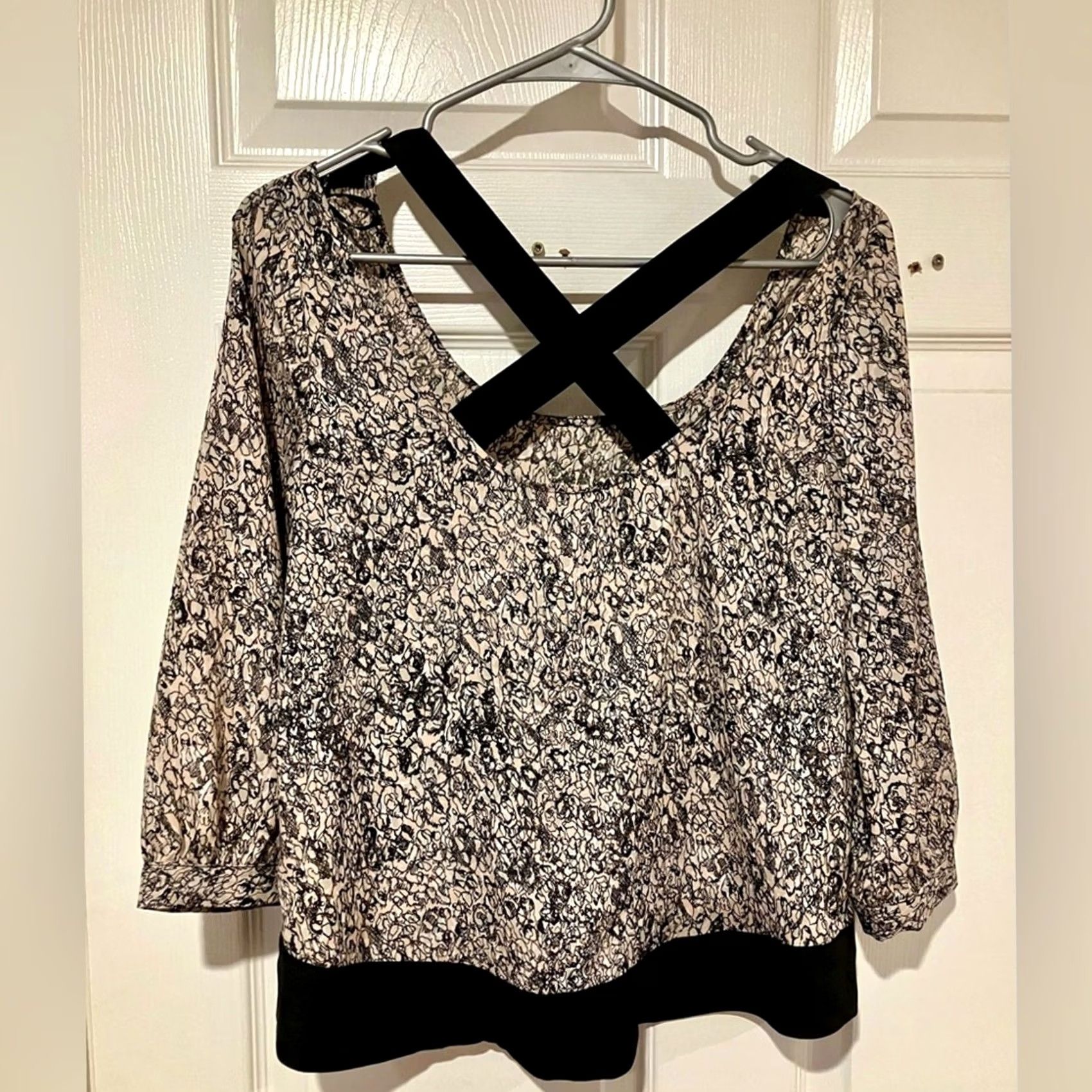 BCBGeneration BCBGeneration Blouse XS Floral Long Bell Sleeve Cross Cutout Back Festival Size XS / US 0-2 / IT 36-38 - 6 Thumbnail