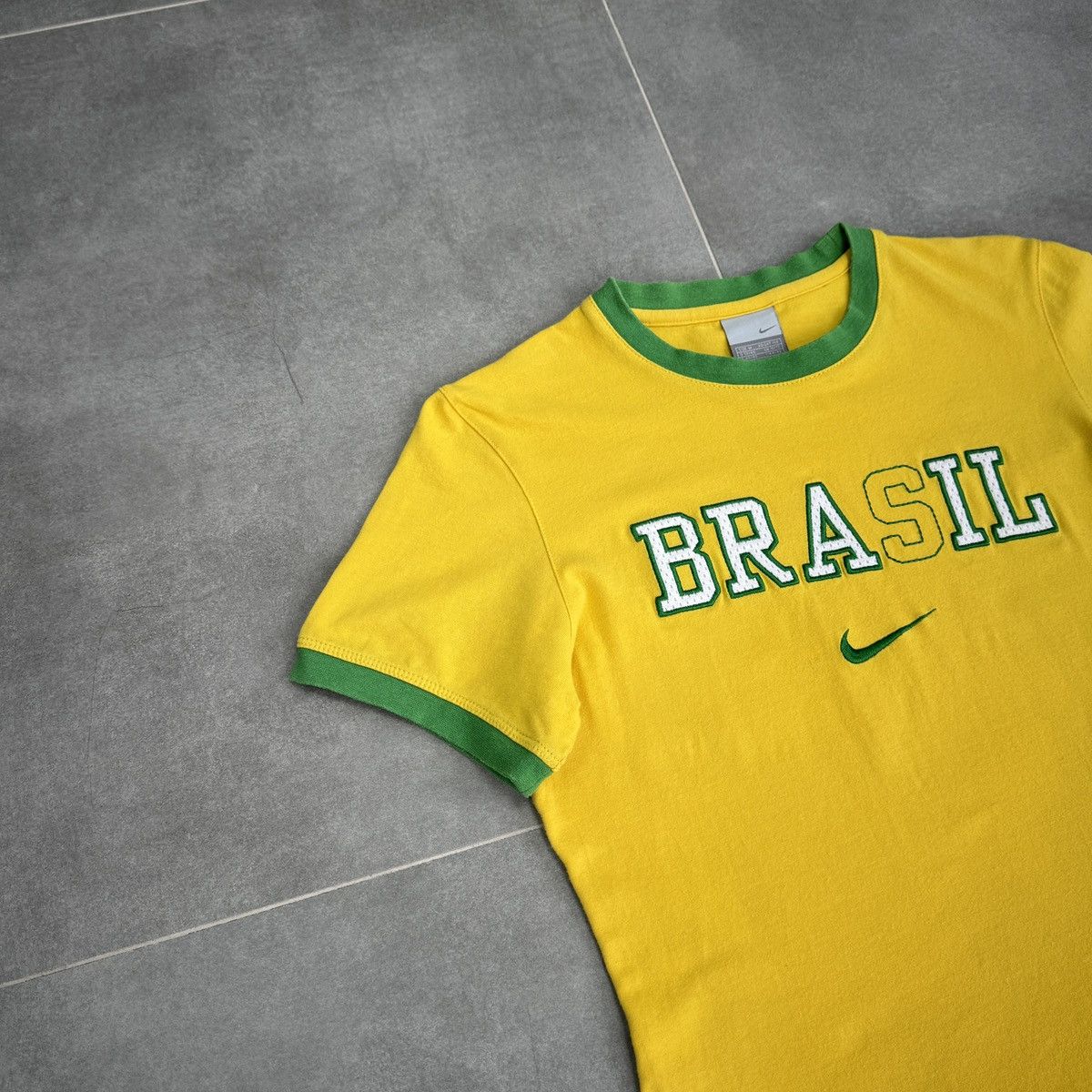 Nike Vintage Nike Brazil Brasil Women T-Shirt Size M Size M / US 6-8 / IT 42-44 - 3 Thumbnail