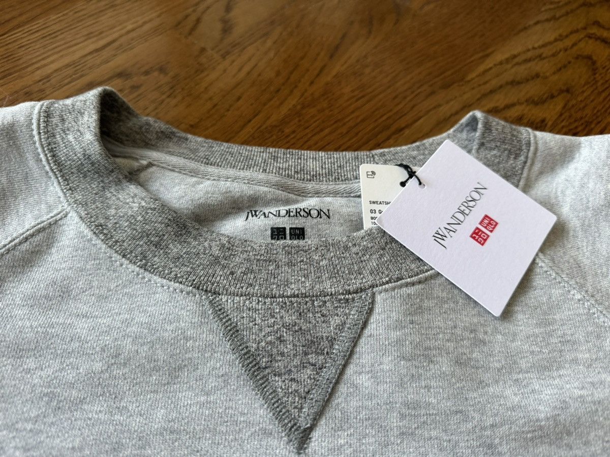 JW Anderson × Uniqlo Large JW Anderson Sweatshirt Gray Coat of Arms Crest Shirt Size US L / EU 52-54 / 3 - 12 Thumbnail