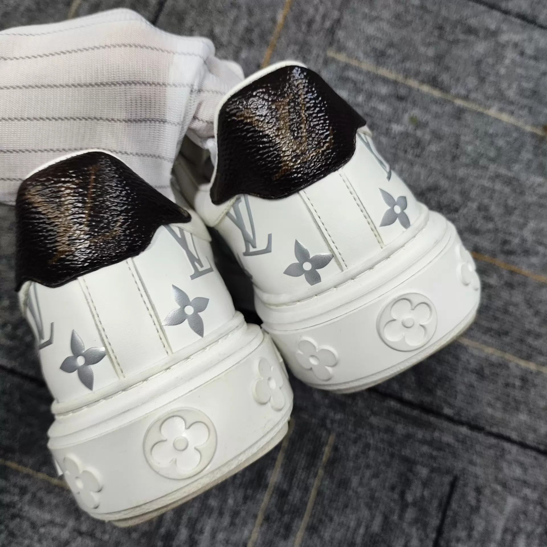 Louis Vuitton LV Cowhide All Over Print White Low Top Sneaker Size US 4.5 / IT 34.5 - 4 Thumbnail