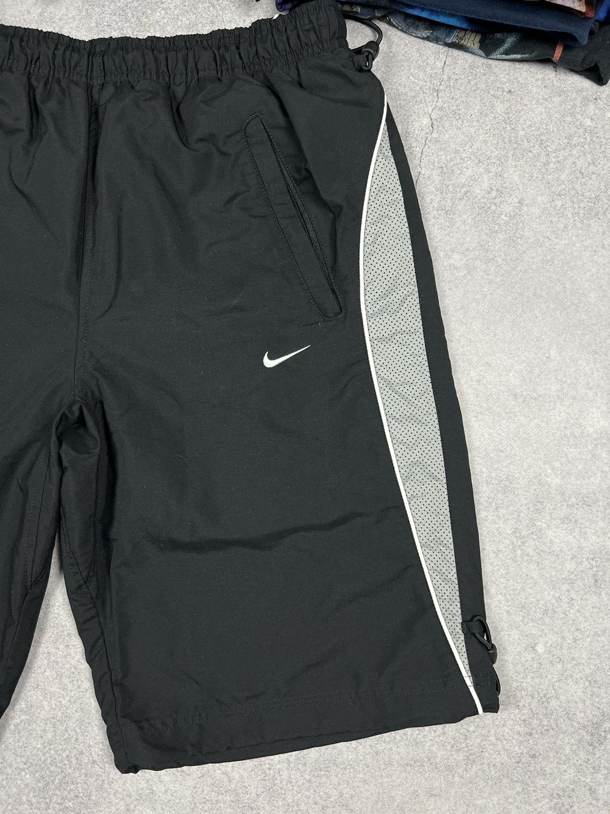 Vintage Vintage Y2K Nike Swoosh Nylon Drill Shorts Size US 33 - 3 Thumbnail