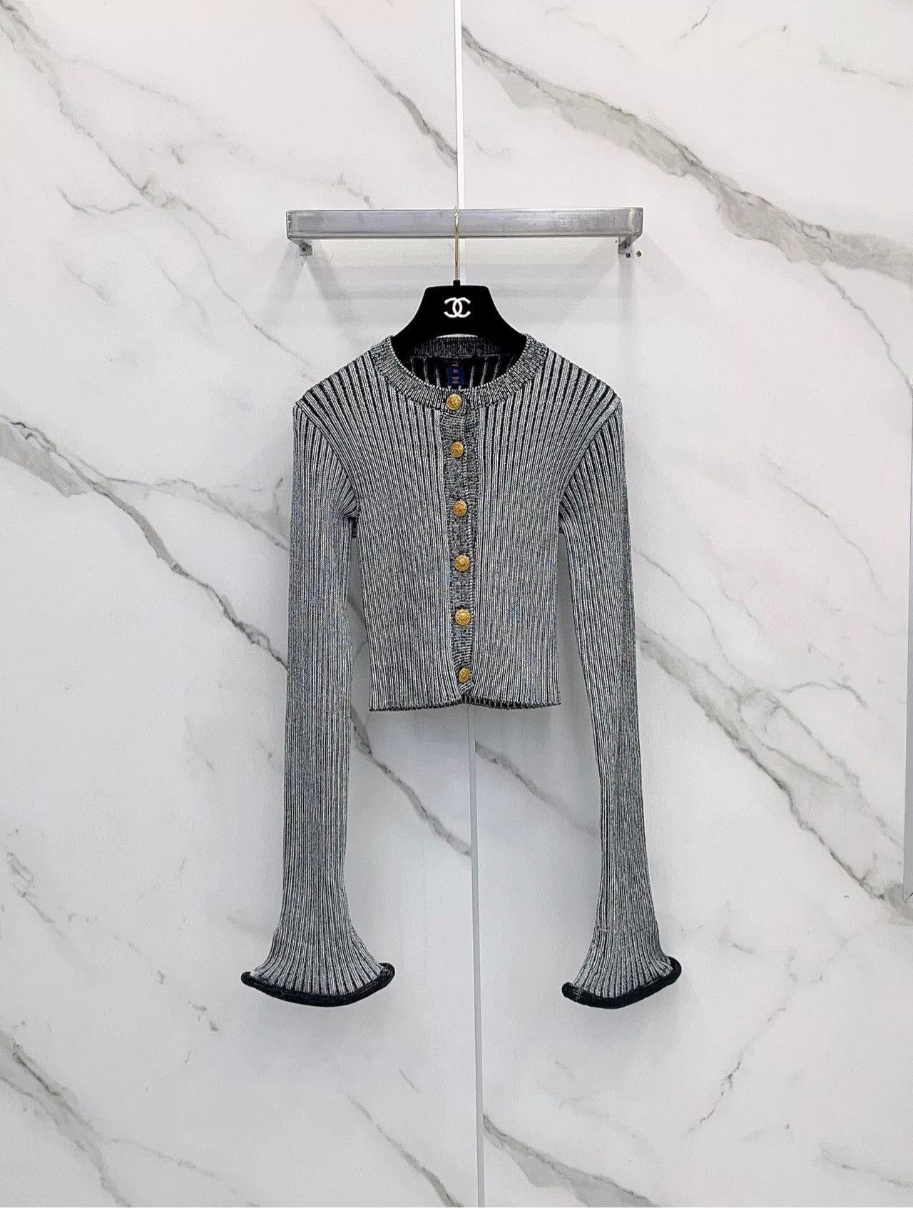 Louis Vuitton Louis Vuitton Flared Long Sleeve Ribbed Knit Cardigan Size XS / US 0-2 / IT 36-38 - 1 Thumbnail