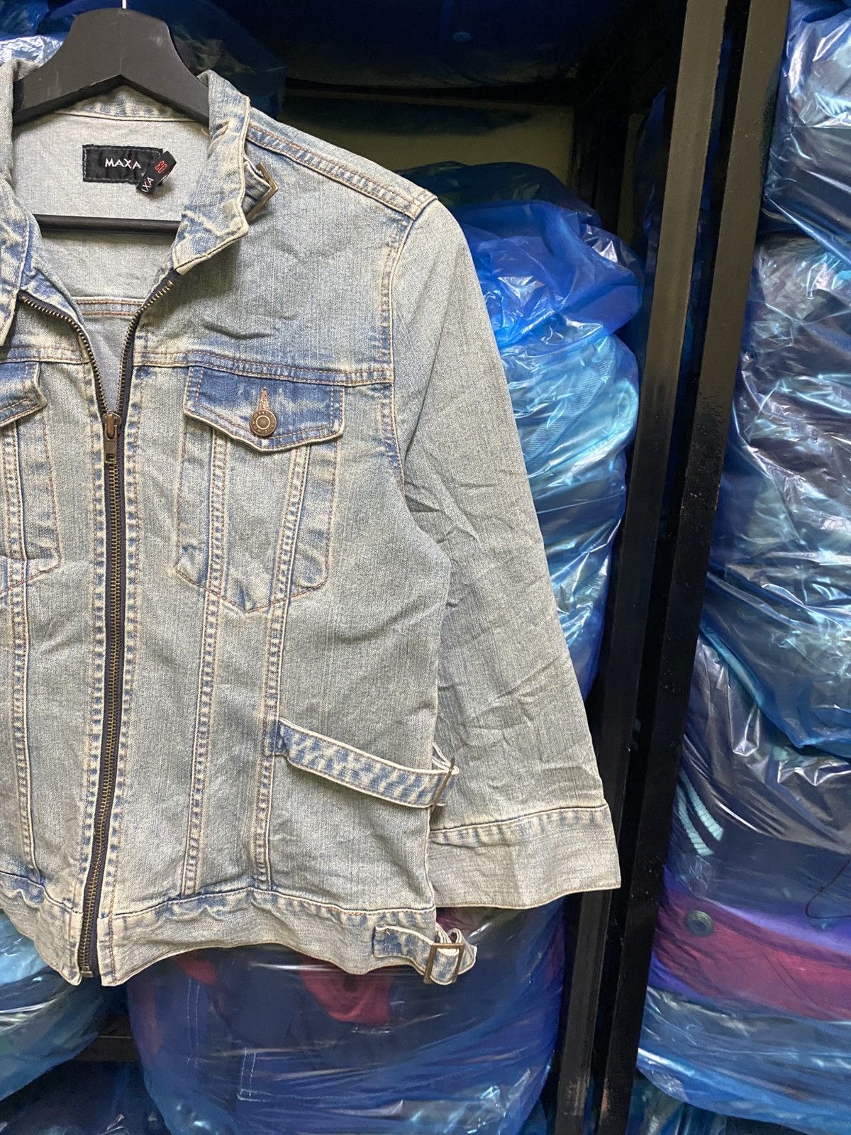 Vintage Vintage Y2K MAXA Light Wash Denim Jacket Adjustable Buckles Size M / US 6-8 / IT 42-44 - 6 Thumbnail