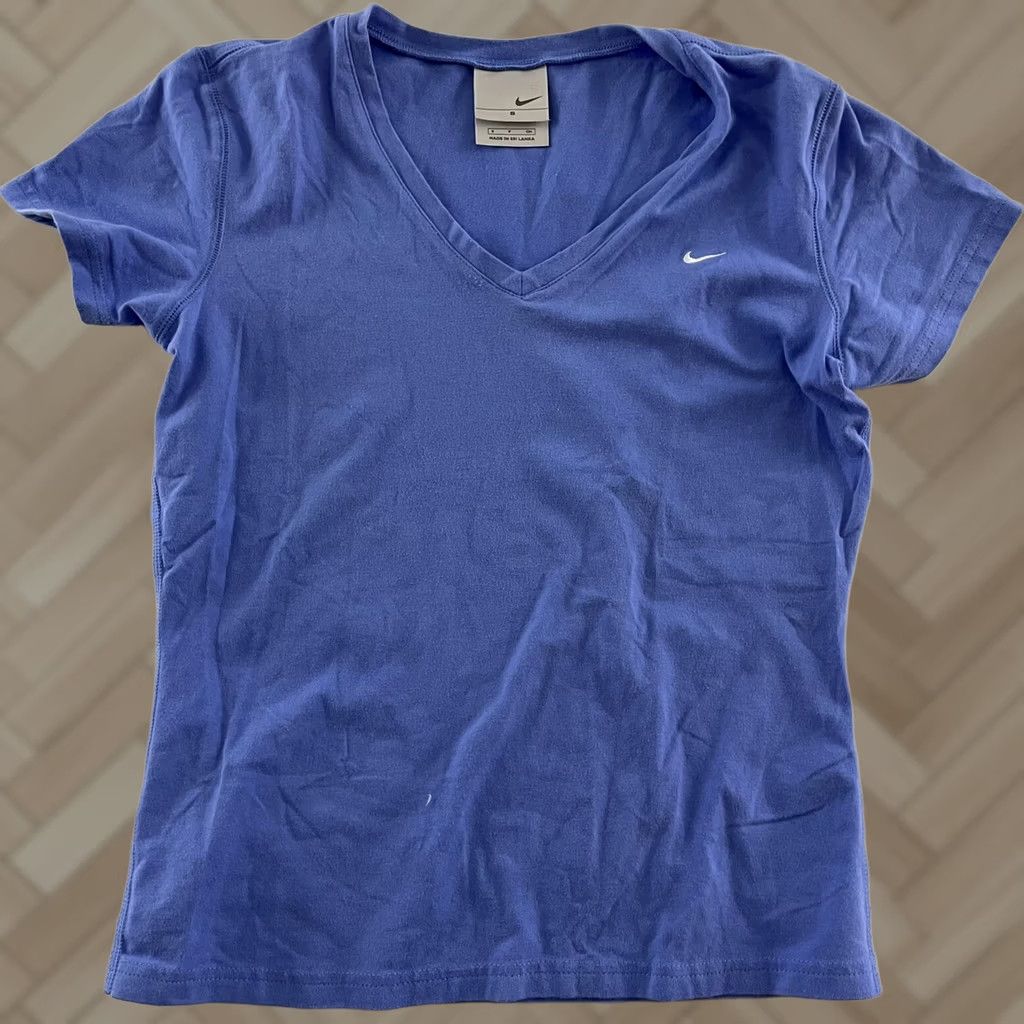 Nike VTG Nike Essential Check Short Sleeve V-Neck T-Shirt Purple Blue Women S Size S / US 4 / IT 40 - 1 Thumbnail