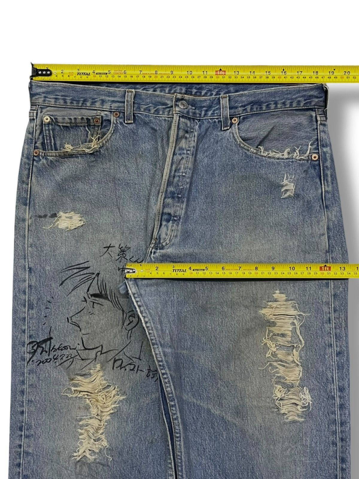 Levi's Loose Vintage 90s Levi’s 501 U.S.A - Faded Wash, Distressed Size US 37 - 16 Thumbnail