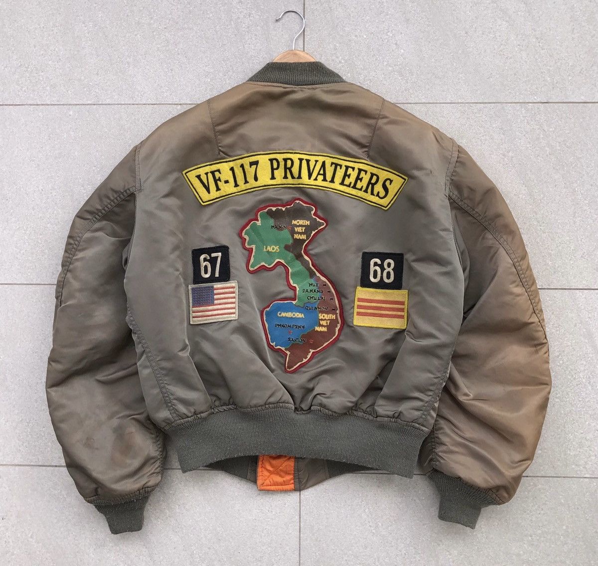 Avirex Vintage 80s Avirex MA-1 VF-117 Military Patches Bomber Size US L / EU 52-54 / 3 - 1 Thumbnail
