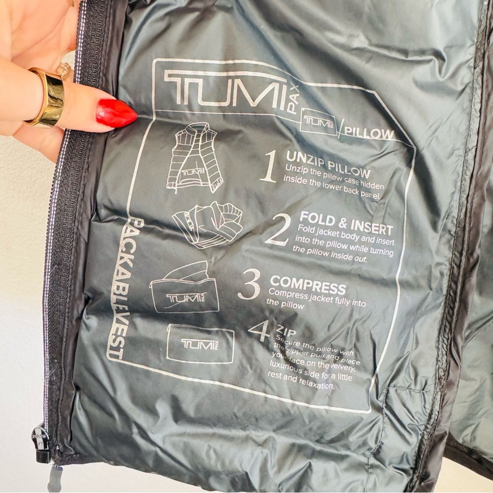 Tumi TUMI PAX Black Puffer Down Vest $195 Jacket Pillow Pouch Size US S / EU 44-46 / 1 - 7 Thumbnail