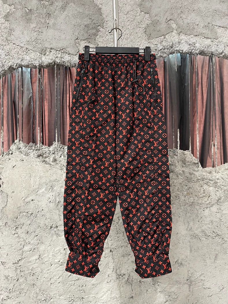 Louis Vuitton Louis Vuitton Jogging full of logo pants Size US 34 / EU 50 - 1 Thumbnail