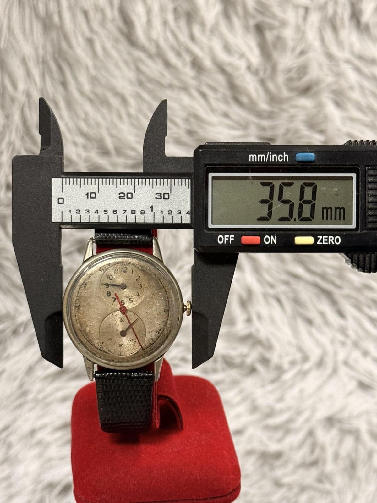 Vintage Vintage UNBRAND 3 Hands Swiss 15 Jewels Manual Men’s Watch Size ONE SIZE - 9 Thumbnail