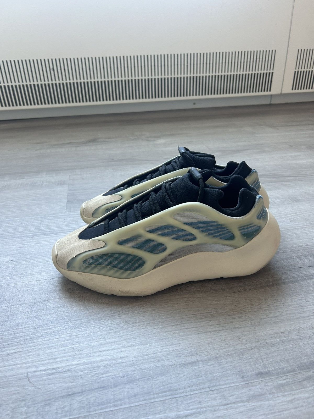 Adidas × Yeezy Yeezy 700 V3 Kyanite Size US 9 / EU 42 - 7 Thumbnail