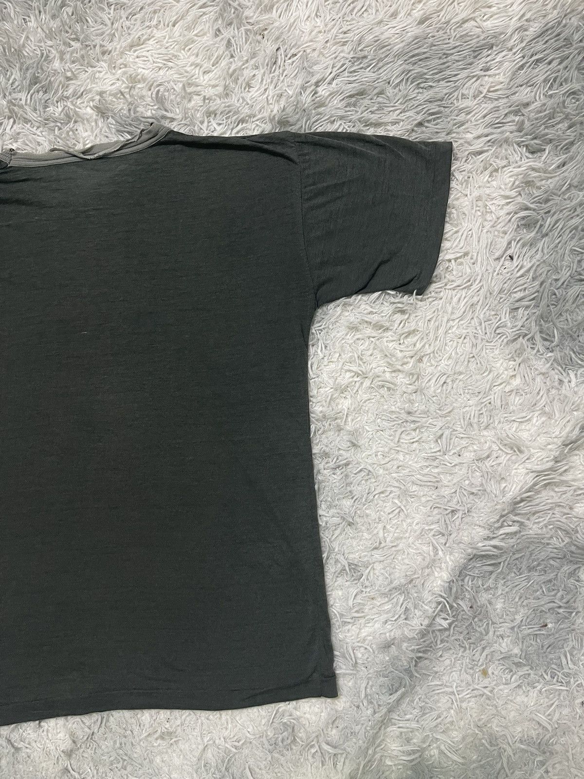 Band Tees VERY RARE 80s SANTANA ROCK TSHIRT DISTRESSED Size US M / EU 48-50 / 2 - 13 Thumbnail