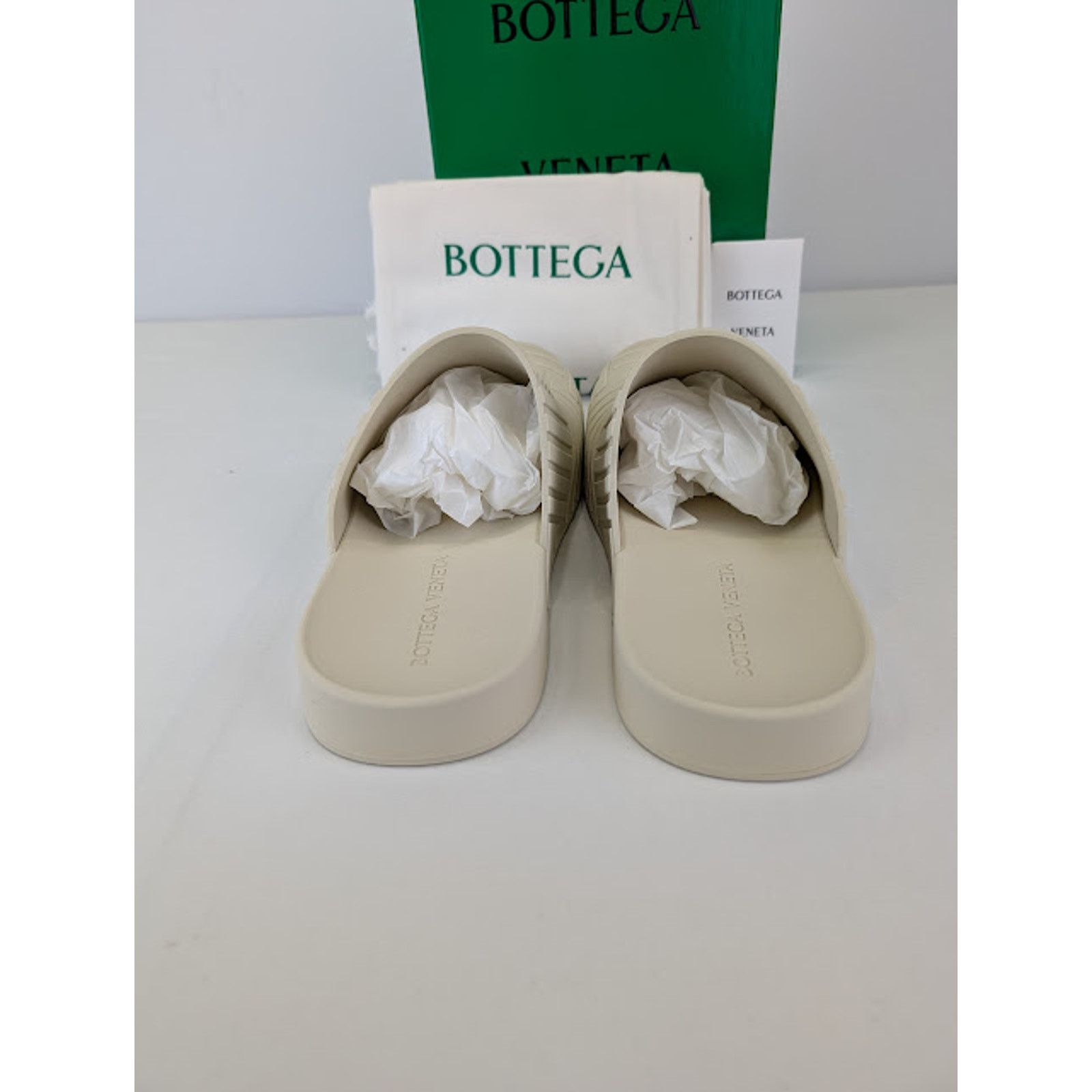Bottega Veneta o1rshd1 Rubber Carpet Slider Sandal in Sea Salt Size US 12 / EU 45 - 11 Thumbnail