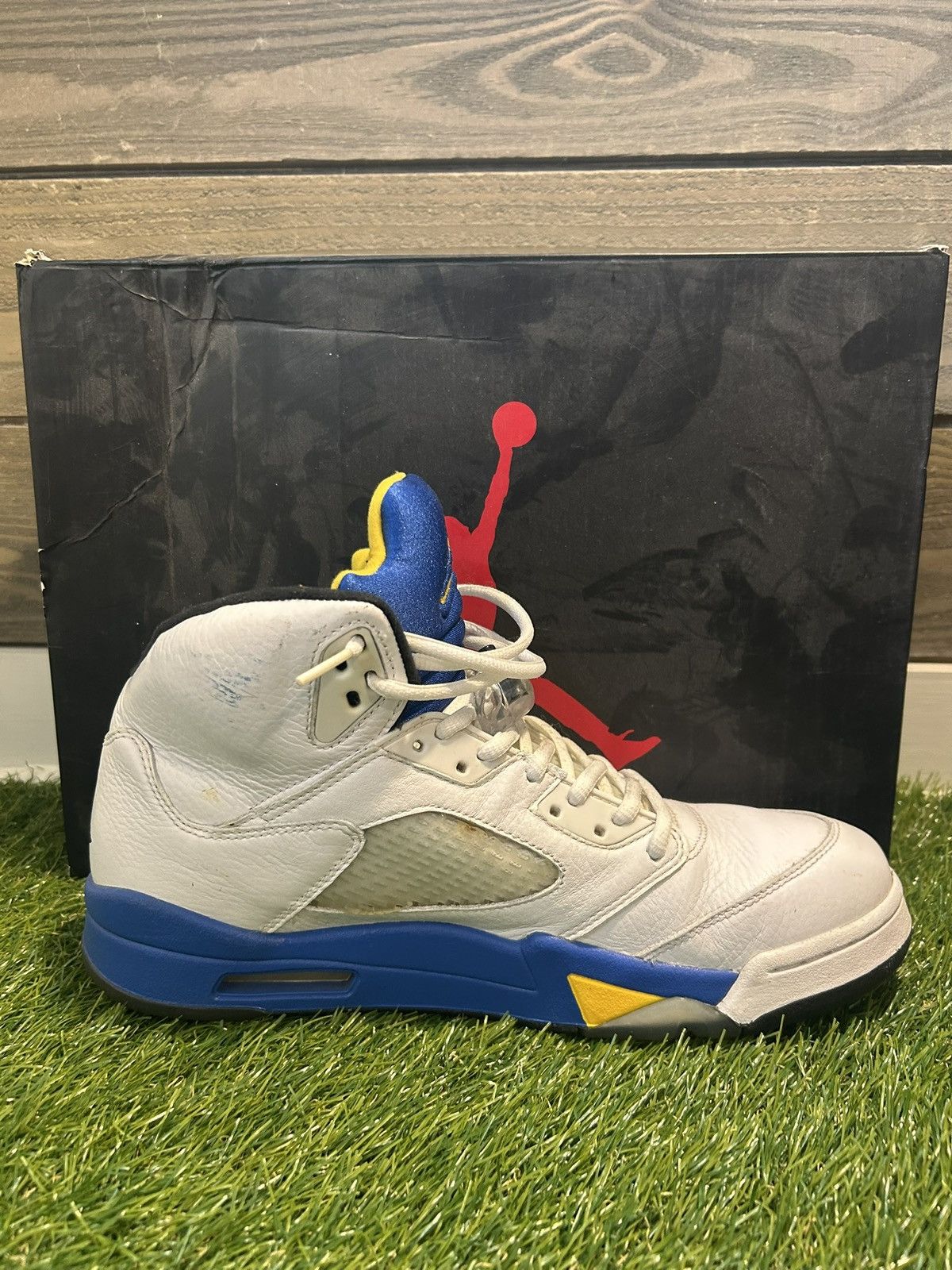 Nike Jordan 5 Laney Size 11 w/og box Size US 11 / EU 44 - 5 Thumbnail